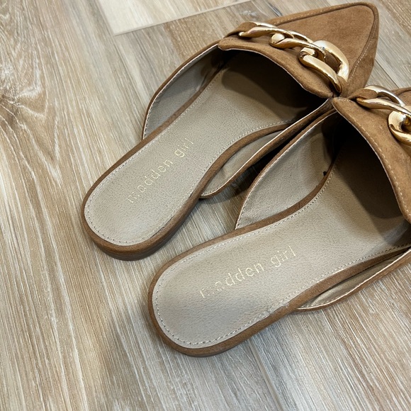 MADDEN GIRL Lockhart Slip On Mules With Gold Chain Size 7 - Picture 3 of 6